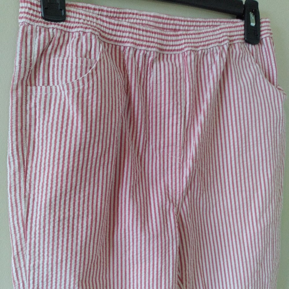 Quacker Factory Pink and White Seersucker Capris